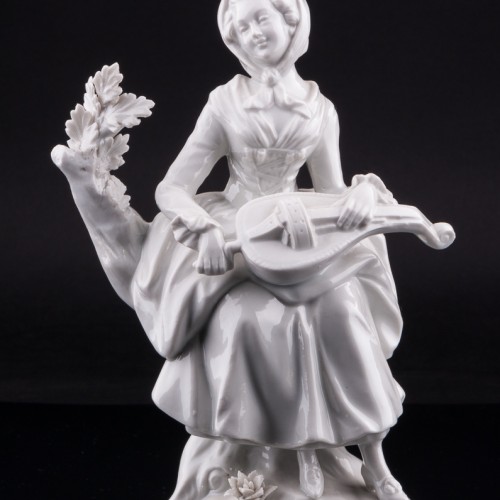 Фарфорвая статуэтка Девушка с колесной лирой, Дрезден, Германия, пер. пол. 20 в.