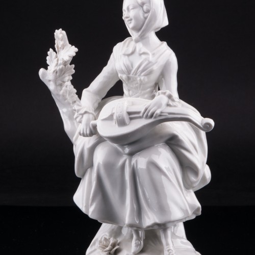 Фарфорвая статуэтка Девушка с колесной лирой, Дрезден, Германия, пер. пол. 20 в.
