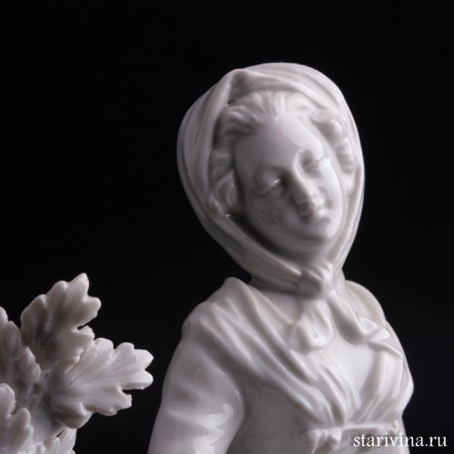 Фарфорвая статуэтка Девушка с колесной лирой, Дрезден, Германия, пер. пол. 20 в.