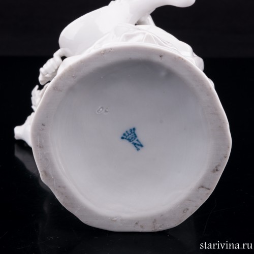 Фарфорвая статуэтка Девушка с колесной лирой, Дрезден, Германия, пер. пол. 20 в.