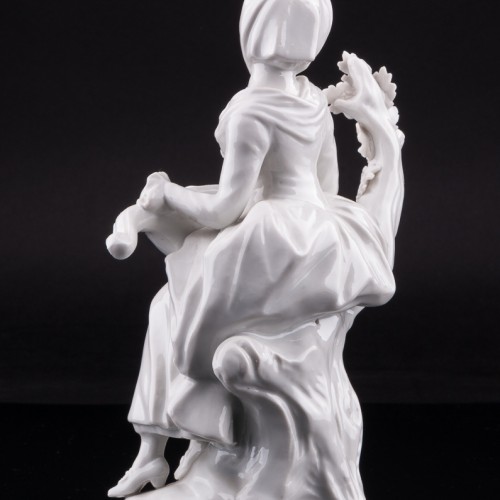 Фарфорвая статуэтка Девушка с колесной лирой, Дрезден, Германия, пер. пол. 20 в.
