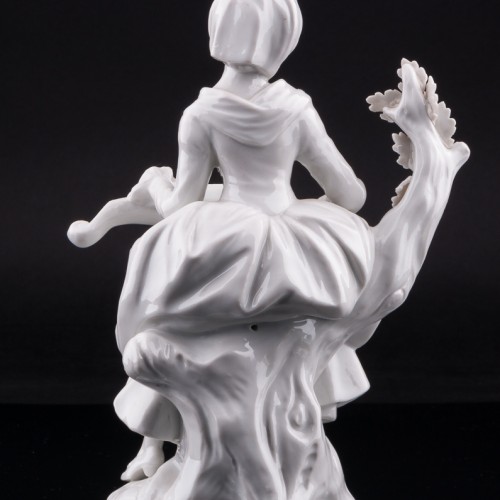 Фарфорвая статуэтка Девушка с колесной лирой, Дрезден, Германия, пер. пол. 20 в.