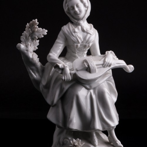 Фарфорвая статуэтка Девушка с колесной лирой, Дрезден, Германия, пер. пол. 20 в.