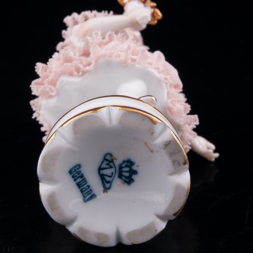 Девочка с цветком, кружевная, миниатюра, Muller & Co, Германия, пер. пол. 20 в