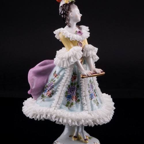 Девушка в шляпке с веером, кружевная, Volkstedt, Германия, вт. пол. 20 в