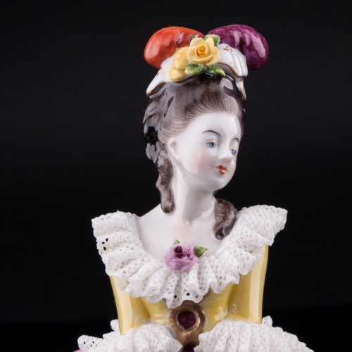 Девушка в шляпке с веером, кружевная, Volkstedt, Германия, вт. пол. 20 в
