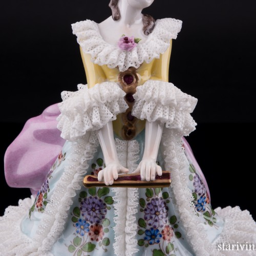 Девушка в шляпке с веером, кружевная, Volkstedt, Германия, вт. пол. 20 в