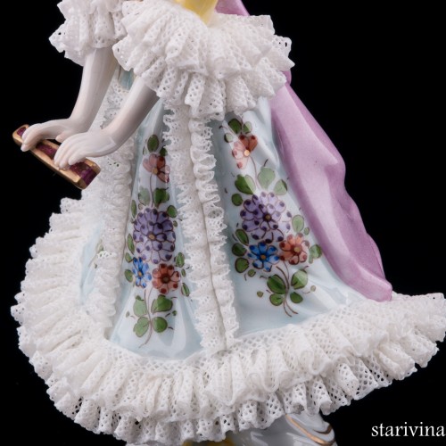 Девушка в шляпке с веером, кружевная, Volkstedt, Германия, вт. пол. 20 в