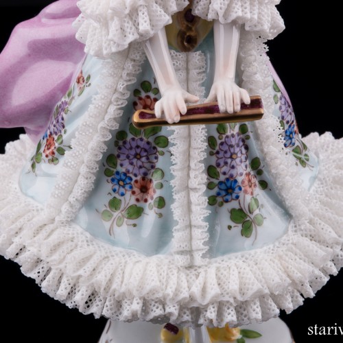 Девушка в шляпке с веером, кружевная, Volkstedt, Германия, вт. пол. 20 в