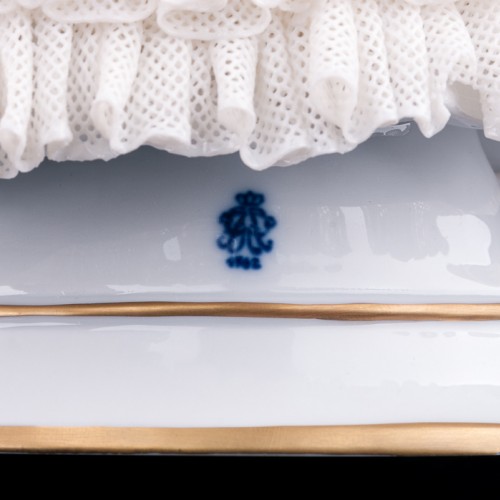 Девушка в желтом платье с шарфом, кружевная, Volkstedt, Германия, вт. пол. 20 в