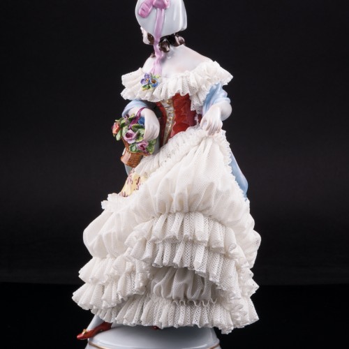 Девушка в желтом платье с шарфом, кружевная, Volkstedt, Германия, вт. пол. 20 в