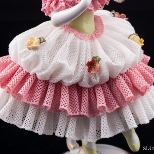 Танцовщица в розовом платье, кружевная, Volkstedt, Германия, вт. пол. 20 в