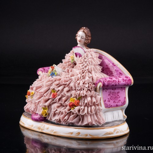 Дама с веером и букетом цветов на диване, кружевная, Muller & Co, Германия, нач. 20 в