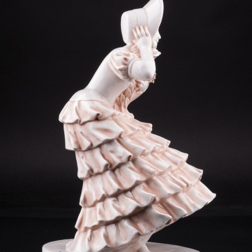 Девушка с букетом роз на ветру, Франция, кон. 19 в