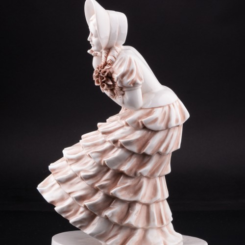 Девушка с букетом роз на ветру, Франция, кон. 19 в