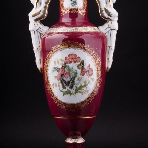 Фарфоровая Ваза Красная ваза Бабочки, Франция, сер. 20 в.
