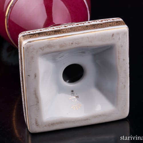 Фарфоровая Ваза Красная ваза Бабочки, Франция, сер. 20 в.