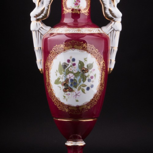 Фарфоровая Ваза Красная ваза Бабочки, Франция, сер. 20 в.
