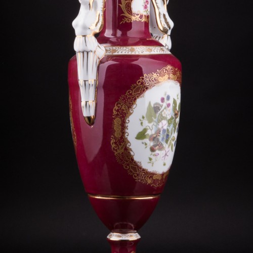 Фарфоровая Ваза Красная ваза Бабочки, Франция, сер. 20 в.