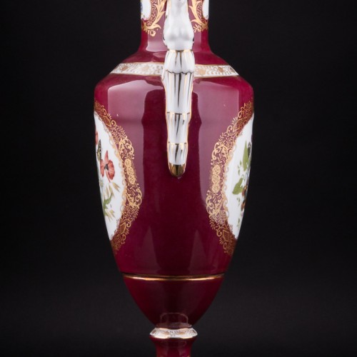 Фарфоровая Ваза Красная ваза Бабочки, Франция, сер. 20 в.
