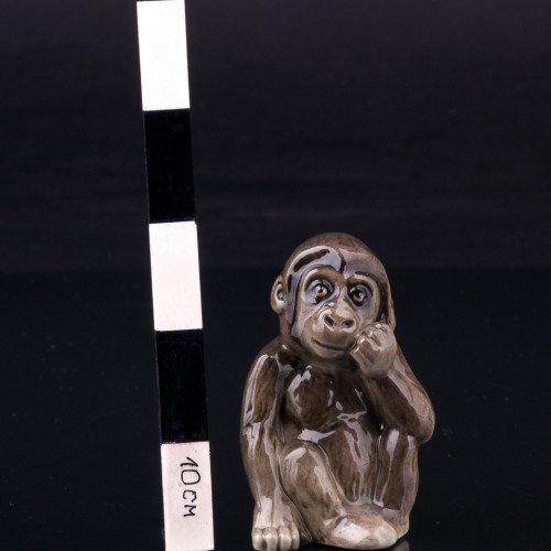 Фигурка обезьяны из фарфора Детеныш гориллы, миниатюра, Hutschenreuther, Германия.