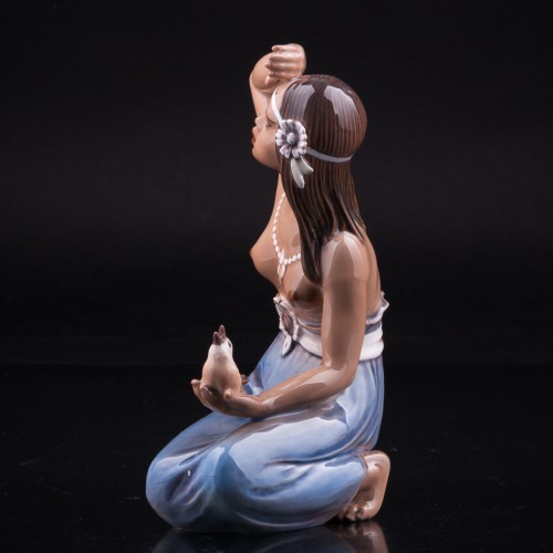 Гавайская девушка с птичкой, Dahl Jensen, Дания