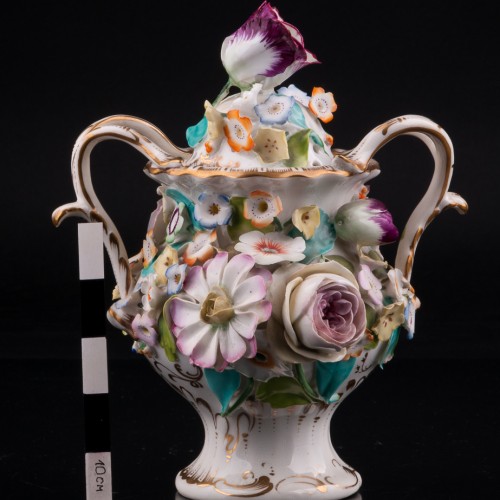 Ваза с цветочным орнаментом и крышкой, Coalport, Великобритания, кон. 19 - нач. 20 вв