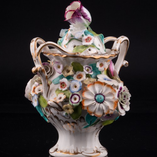 Ваза с цветочным орнаментом и крышкой, Coalport, Великобритания, кон. 19 - нач. 20 вв