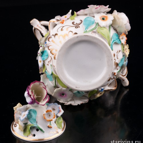 Ваза с цветочным орнаментом и крышкой, Coalport, Великобритания, кон. 19 - нач. 20 вв