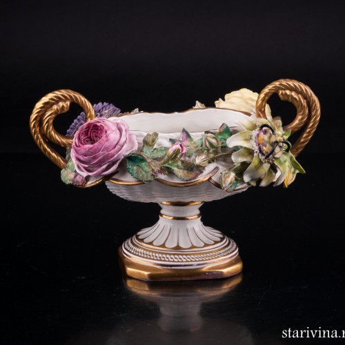 Низкая ваза с лепными цветами, John Bevington, Великобритания, 1872-1892 гг