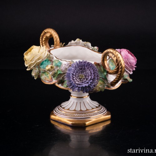 Низкая ваза с лепными цветами, John Bevington, Великобритания, 1872-1892 гг