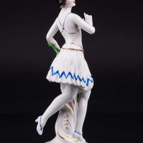 Статуэтка из фарфора Девушка с букетом, Volkstedt, Германия, до 1935 г.