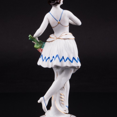 Статуэтка из фарфора Девушка с букетом, Volkstedt, Германия, до 1935 г.