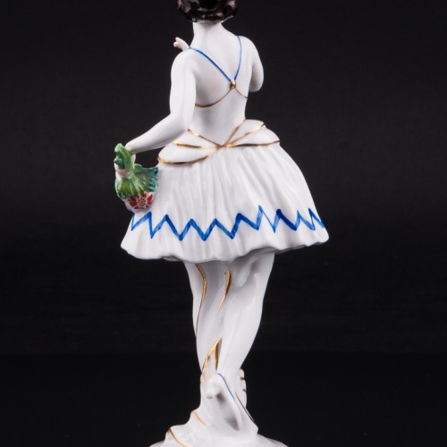 Статуэтка из фарфора Девушка с букетом, Volkstedt, Германия, до 1935 г.