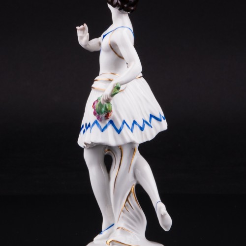 Статуэтка из фарфора Девушка с букетом, Volkstedt, Германия, до 1935 г.