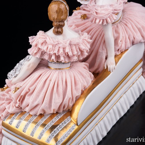 Две дамы с букетом цветов, кружевные, Muller & Co, Германия, нач. 20 в