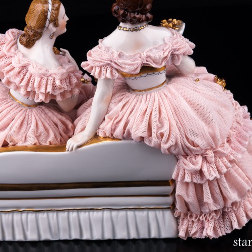 Две дамы с букетом цветов, кружевные, Muller & Co, Германия, нач. 20 в