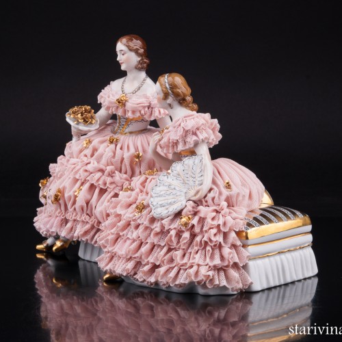 Две дамы с букетом цветов, кружевные, Muller & Co, Германия, нач. 20 в