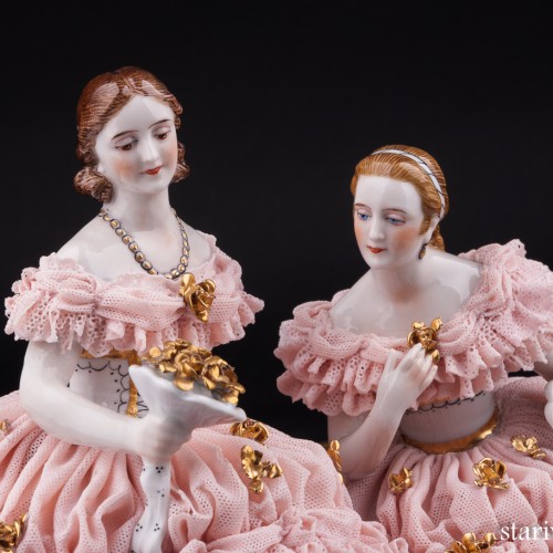 Две дамы с букетом цветов, кружевные, Muller & Co, Германия, нач. 20 в