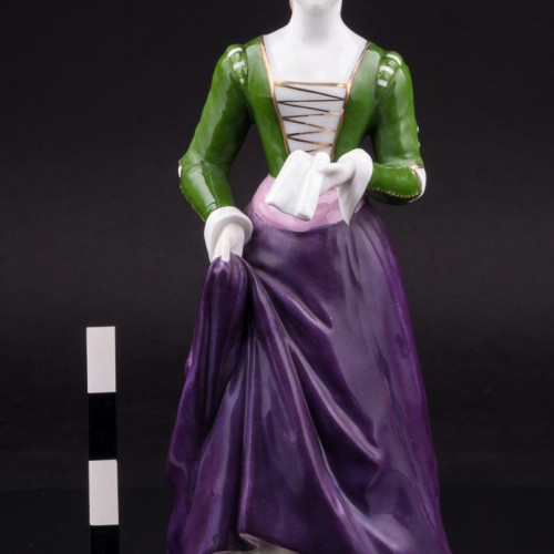 Дама с книгой в средневековом платье, Дрезден, Германия, сер. 20 в