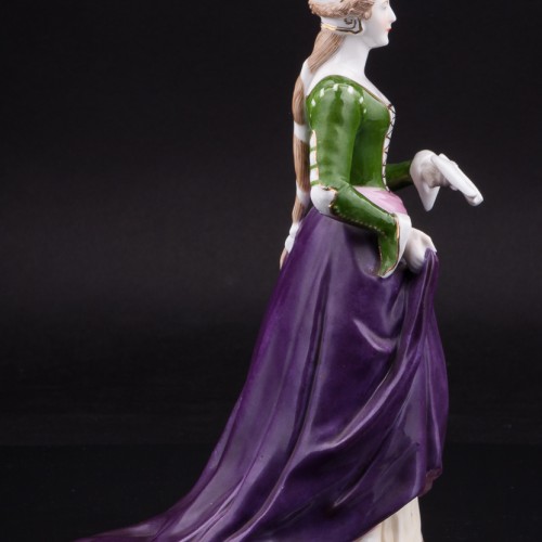 Дама с книгой в средневековом платье, Дрезден, Германия, сер. 20 в