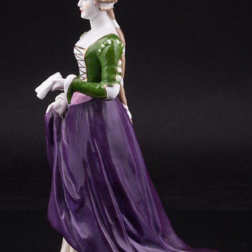 Дама с книгой в средневековом платье, Дрезден, Германия, сер. 20 в