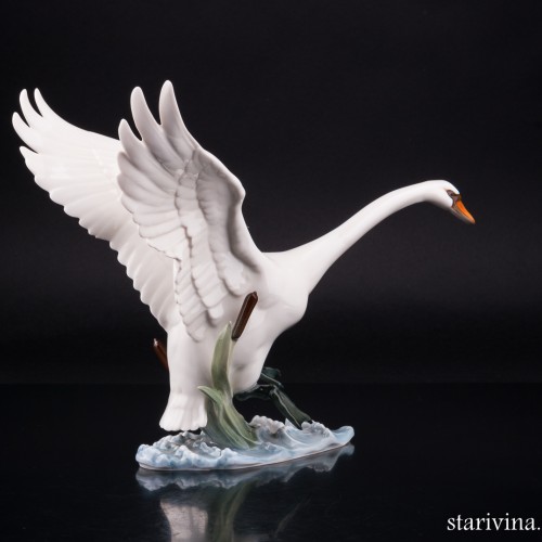 Взлетающий лебедь, Hutschenreuther, Германия, 1970 гг