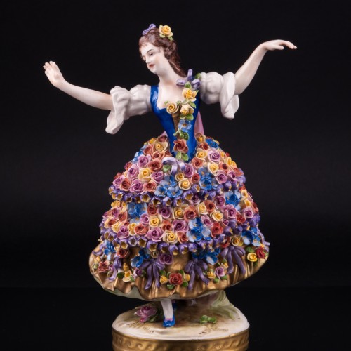 Девушка в цветочном платье, Volkstedt, Германия, вт. пол. 20 в