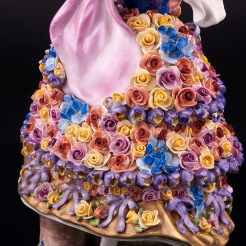 Девушка в цветочном платье, Volkstedt, Германия, вт. пол. 20 в