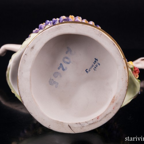 Девушка в цветочном платье, Volkstedt, Германия, вт. пол. 20 в