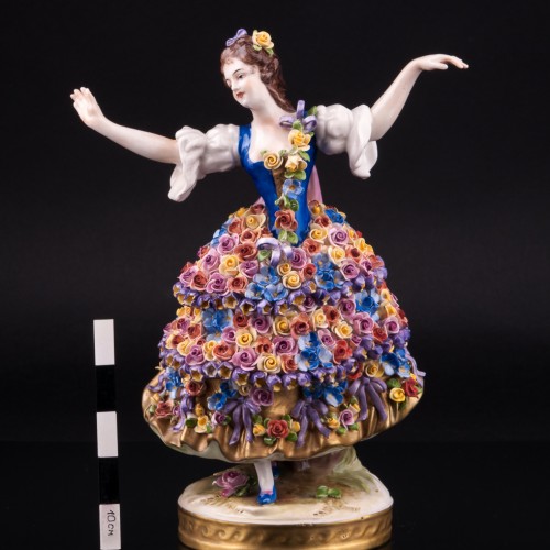 Девушка в цветочном платье, Volkstedt, Германия, вт. пол. 20 в