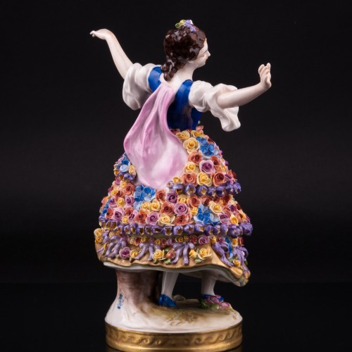 Девушка в цветочном платье, Volkstedt, Германия, вт. пол. 20 в