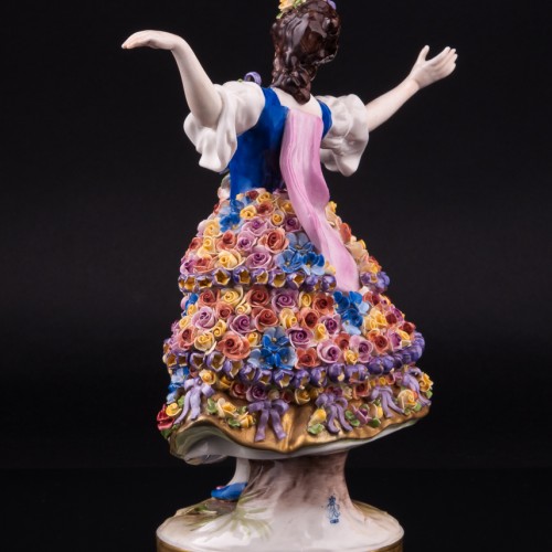 Девушка в цветочном платье, Volkstedt, Германия, вт. пол. 20 в