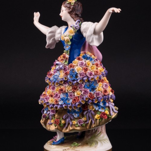 Девушка в цветочном платье, Volkstedt, Германия, вт. пол. 20 в